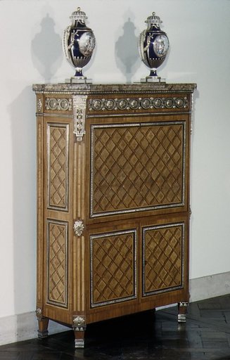 Upright secretary