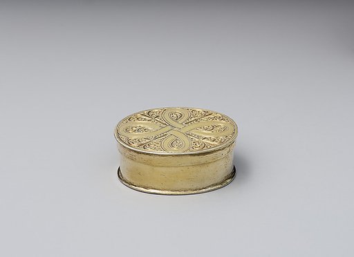 Miniature box with cover