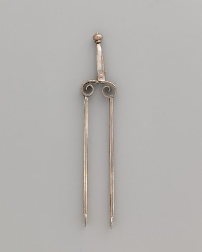 Miniature tongs