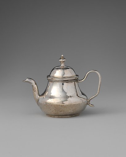 Miniature teapot with cover