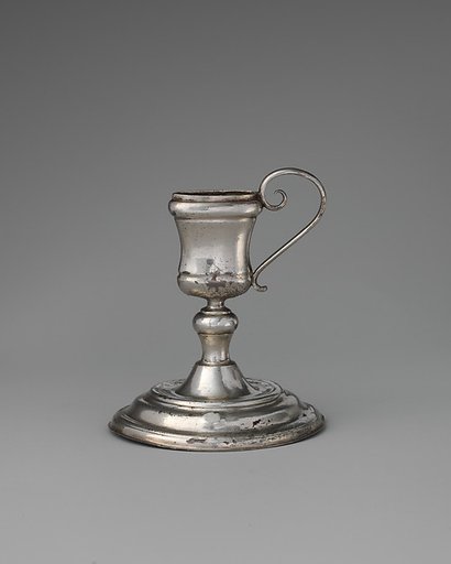Miniature snuffers stand