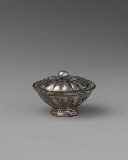 Miniature bowl with cover