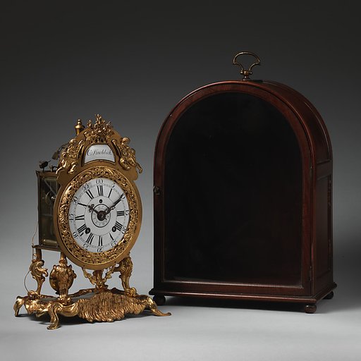 Table or bracket clock