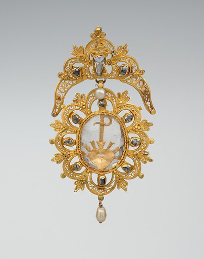 Pendant with chain