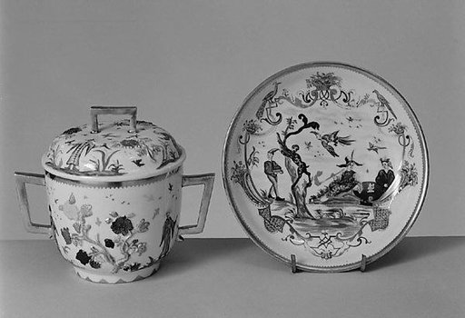 Circular bowl with cover and saucer