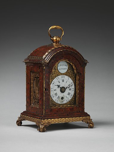 Table or bracket clock