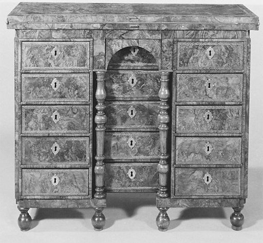 Bachelor chest-cum-writing table