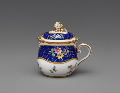 Cup with cover (pot à jus)