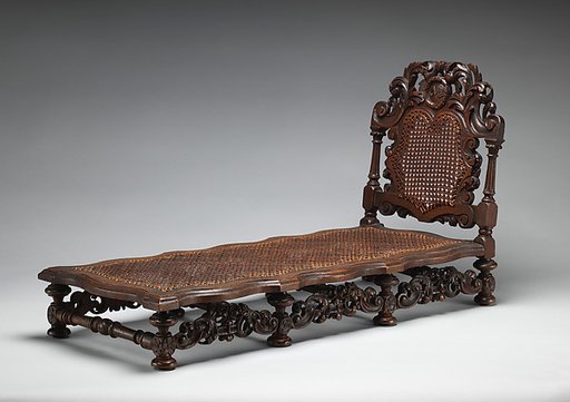 Miniature daybed