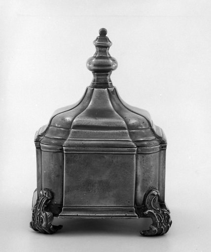 Tobacco box