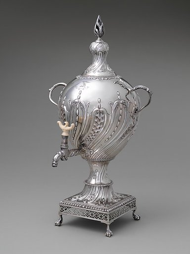 Hot water urn