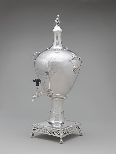 Hot water urn
