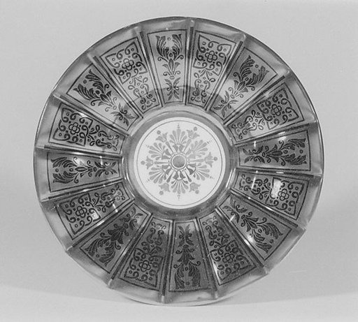 Saucers (12) (part of a tea and coffee service)
