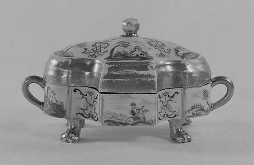 Sugar box with cover