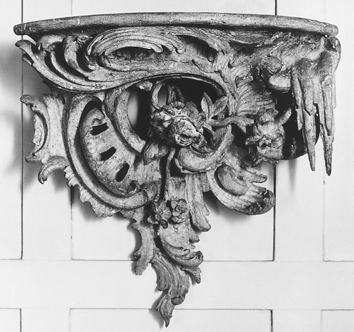 Wall bracket