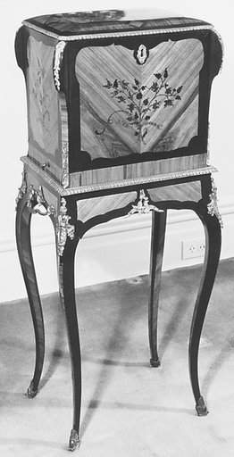 Jewel coffer on stand