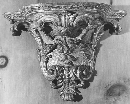 Wall bracket