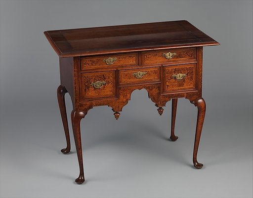 Dressing table