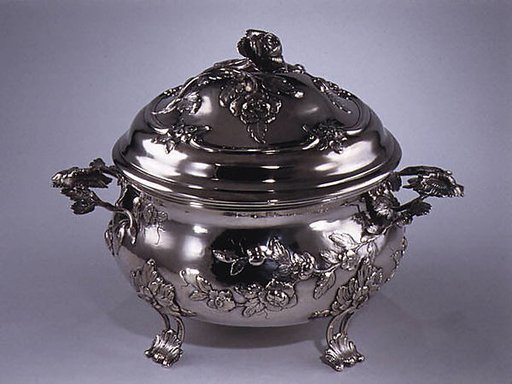 Circular tureen with cover