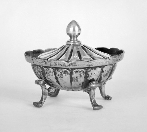 Oval-shaped salt bowl with cover