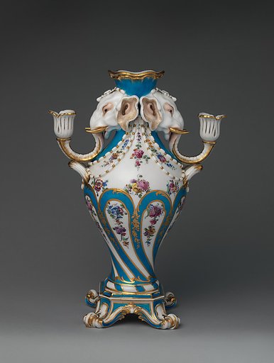 Elephant-head vase (vase à tête d'éléphant)