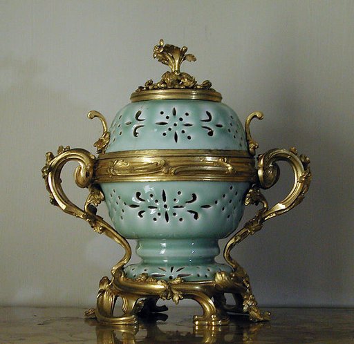Potpourri vase