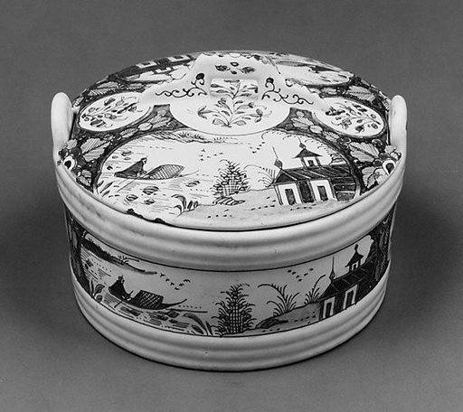 Pair of butter dishes with covers