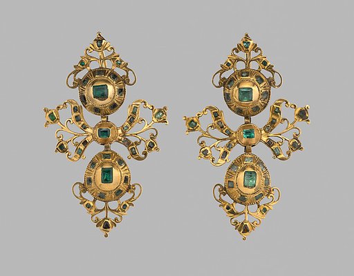 Pair of earrings