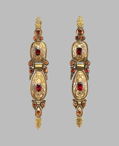 Pair of earrings
