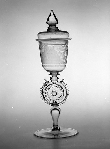 Standing cup