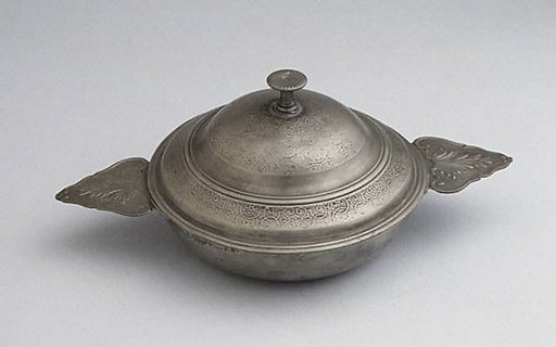 Broth bowl with cover (Écuelle)