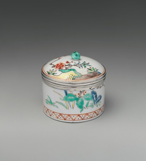 Pomade pot with cover