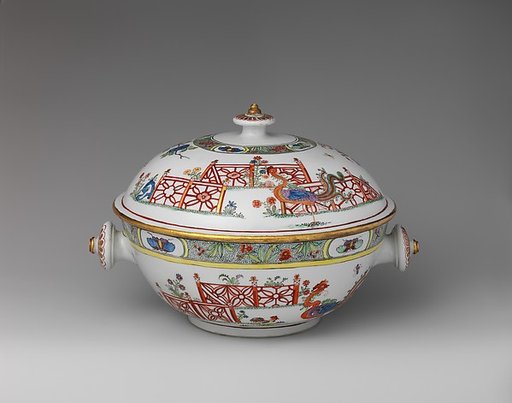 Tureen with phoenixes in landscape