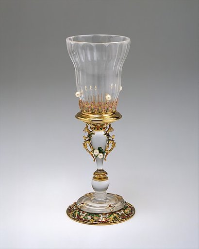 Standing cup