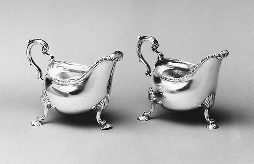 Pair of gravyboats