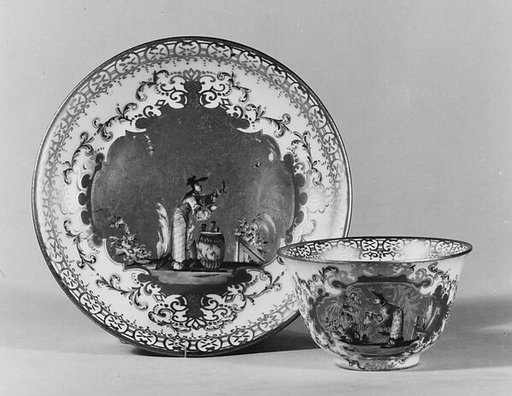 Saucer (part of a service)