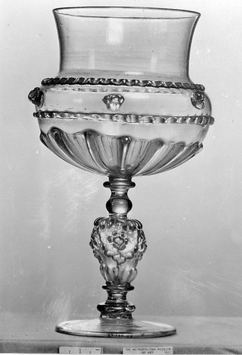 Standing cup