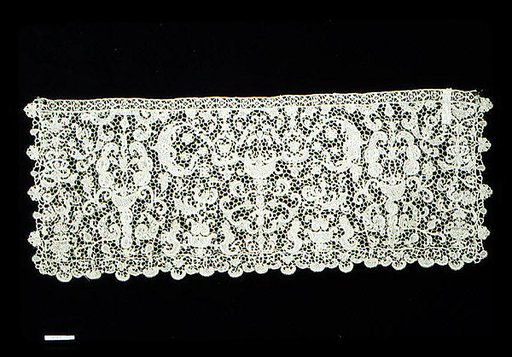 Cravat end