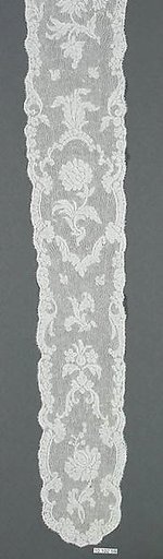 Pieced cap border with tabs