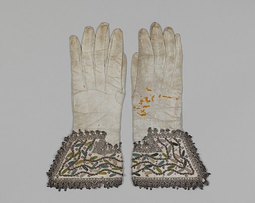 Pair of gloves