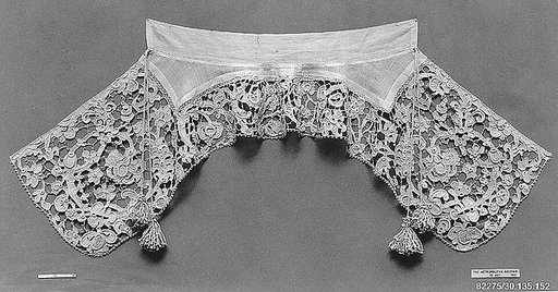 Falling band (collar) with tassels