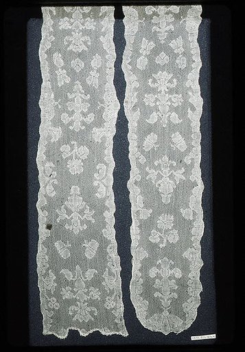 Two joined lappets