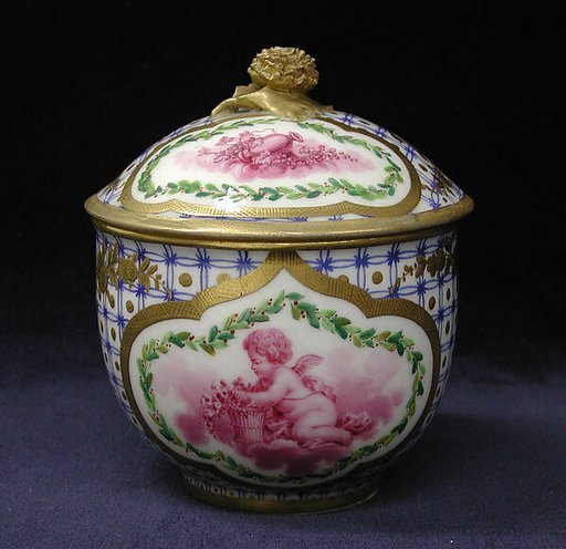 Sugar bowl