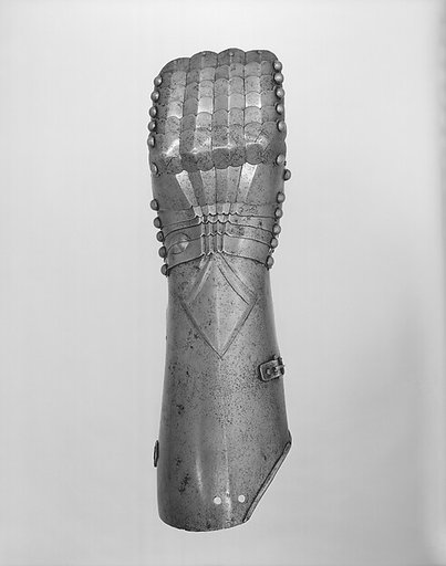 Left Gauntlet