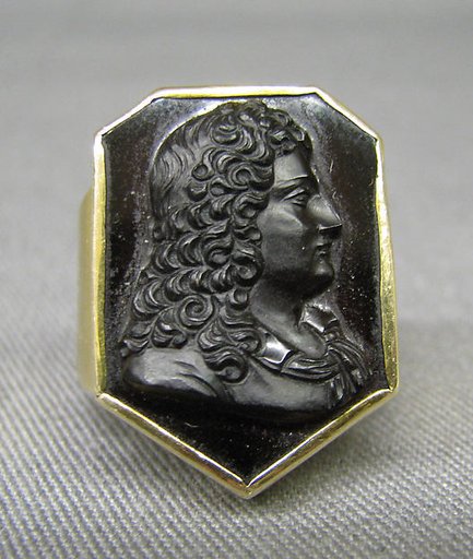 Bust of a man in a wig, possibly a writer