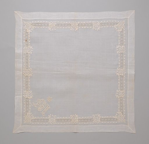 Dresser cloth