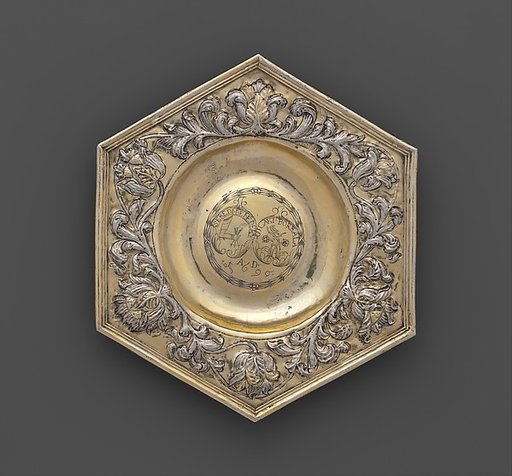 Hexagonal dish