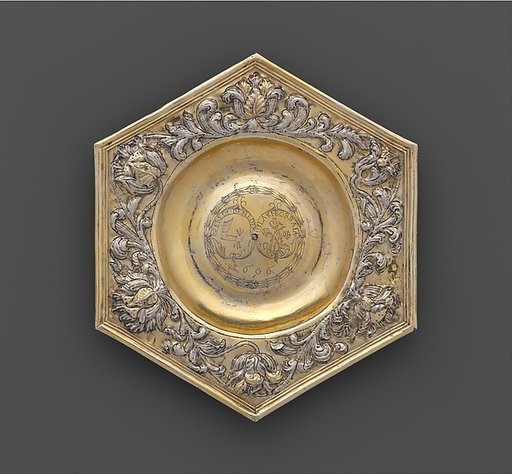 Hexagonal dish
