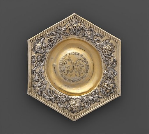 Hexagonal dish
