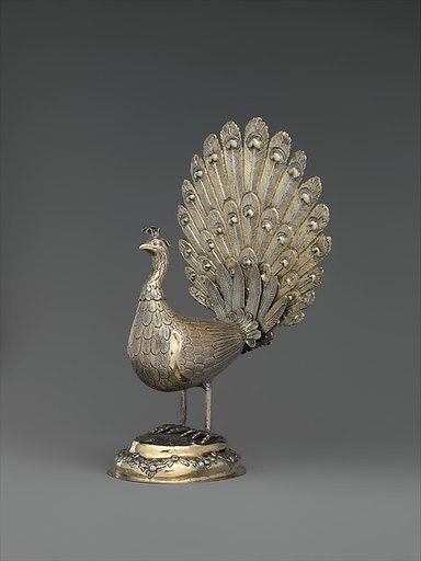 Table decoration in the form of a peacock